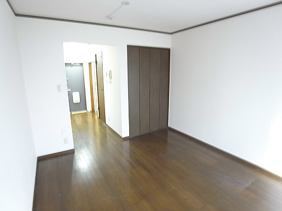 神戸市東灘区深江南町１丁目のアパートの居間・リビング