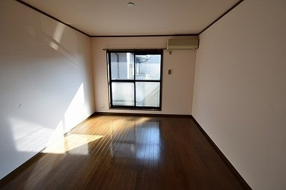 神戸市東灘区深江南町１丁目のアパートの居間・リビング