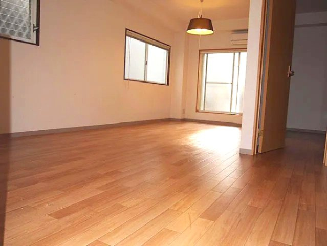 神戸市灘区天城通４丁目の賃貸マンションの居間・リビング