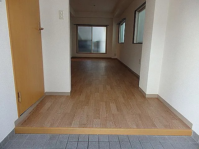 神戸市灘区天城通４丁目の賃貸マンションの玄関