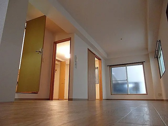 神戸市灘区天城通４丁目の賃貸マンションの居間・リビング