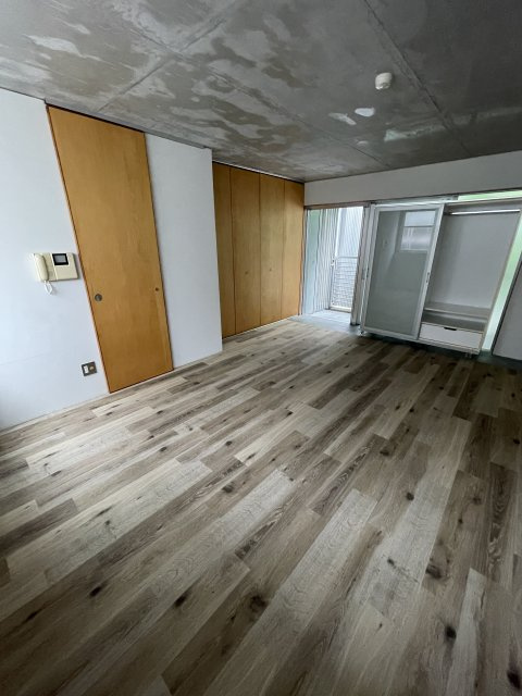 神戸市中央区北野町３丁目の賃貸マンションの居間・リビング