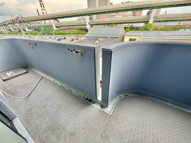 神戸市灘区新在家南町３丁目の賃貸マンションのバルコニー