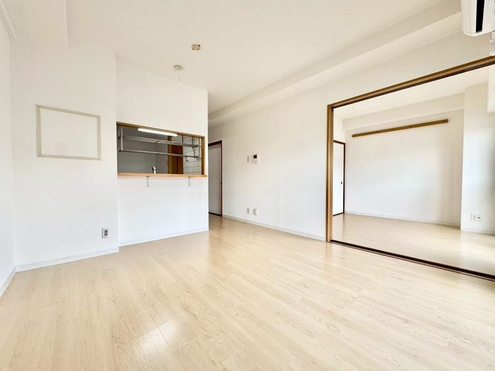 神戸市灘区新在家南町３丁目の賃貸マンションの居間・リビング