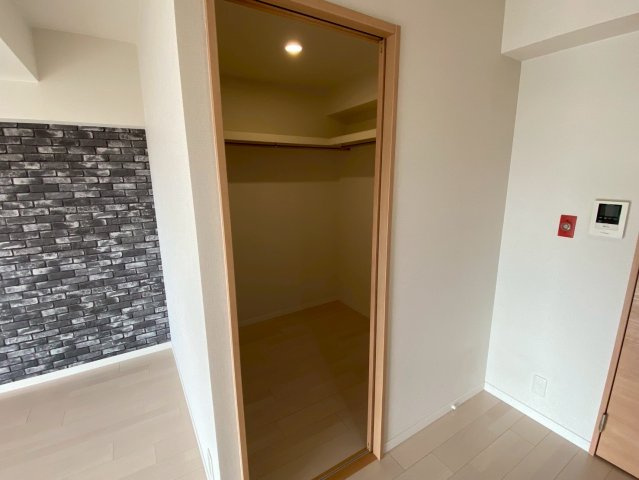 神戸市東灘区岡本７丁目の賃貸マンションの収納