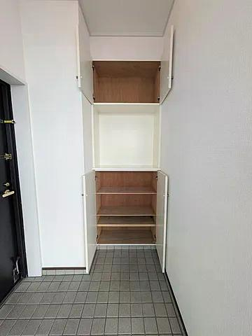 芦屋市伊勢町の賃貸マンションの収納