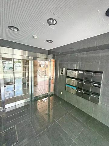 芦屋市伊勢町の賃貸マンションのエントランス