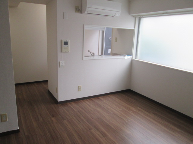 芦屋市船戸町の賃貸マンションの居間・リビング