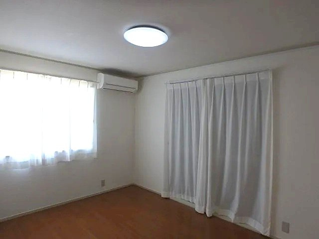 芦屋市松浜町のアパートの居間・リビング