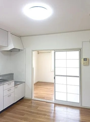 芦屋市松浜町のアパートの居間・リビング