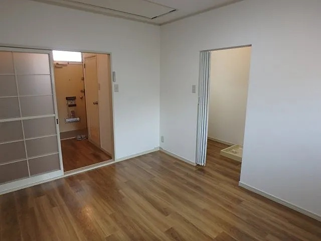芦屋市松浜町のアパートの居間・リビング