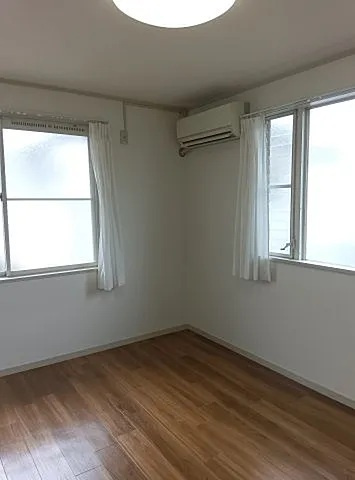 芦屋市松浜町のアパートの居間・リビング