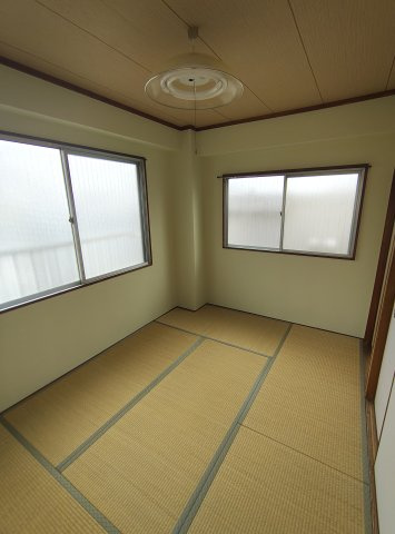 神戸市中央区熊内町２丁目の賃貸マンションの居間・リビング