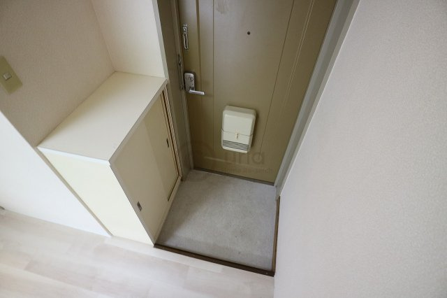 神戸市灘区箕岡通１丁目の賃貸マンションの玄関