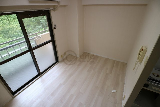 神戸市灘区箕岡通１丁目の賃貸マンションの居間・リビング