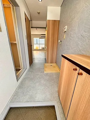 神戸市東灘区本山南町７丁目のアパートの玄関