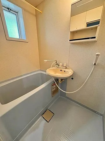 神戸市東灘区本山南町７丁目のアパートの浴室