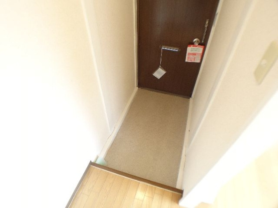 神戸市東灘区住吉山手１丁目のアパートの玄関