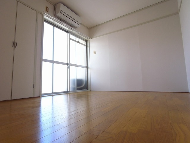 神戸市中央区下山手通８丁目の賃貸マンションの居間・リビング