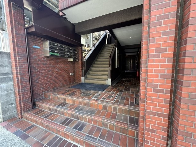 神戸市東灘区魚崎北町１丁目の賃貸マンションのエントランス