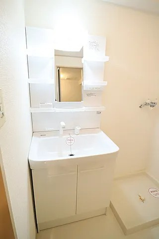 神戸市東灘区西岡本３丁目の賃貸マンションの洗面所