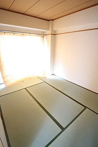 神戸市東灘区西岡本３丁目の賃貸マンションの和室