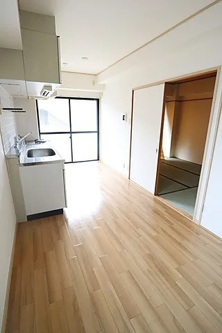 神戸市東灘区西岡本３丁目の賃貸マンションの居間・リビング