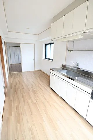 神戸市東灘区西岡本３丁目の賃貸マンションの居間・リビング
