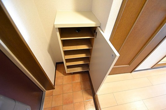 神戸市灘区岩屋北町３丁目の賃貸マンションの玄関