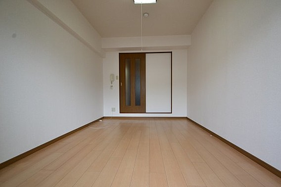 神戸市灘区岩屋北町３丁目の賃貸マンションの居間・リビング
