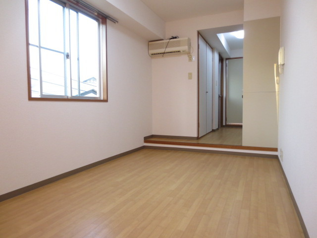 神戸市灘区桜口町１丁目の賃貸マンションの居間・リビング