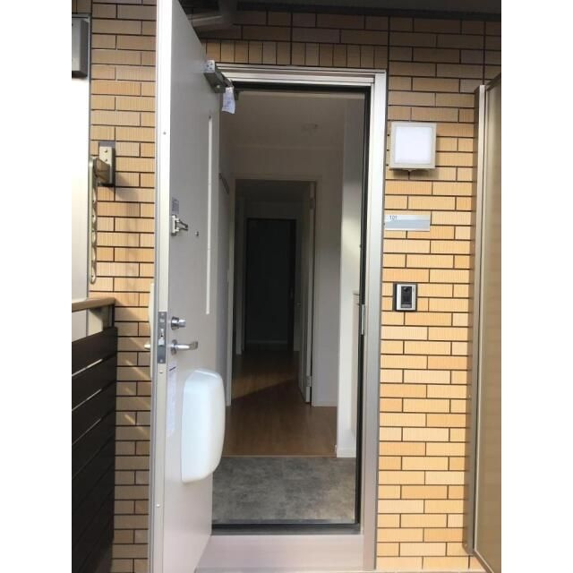 メゾン　フリジアの玄関