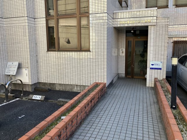 スタジオ１０８ソシエ本町のエントランス