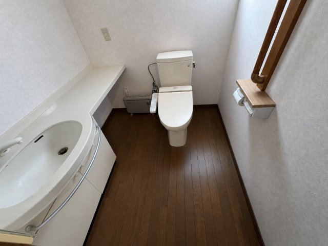 中央美咲町1丁目　中古戸建のトイレ|※プライバシー保護のため物消し修正を行っております