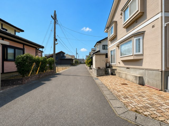 中央美咲町1丁目　中古戸建の前面道路含む現地写真