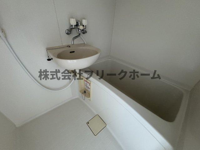 武蔵野市境南町２丁目のアパートの浴室
