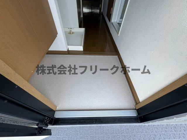 武蔵野市境南町２丁目のアパートの玄関