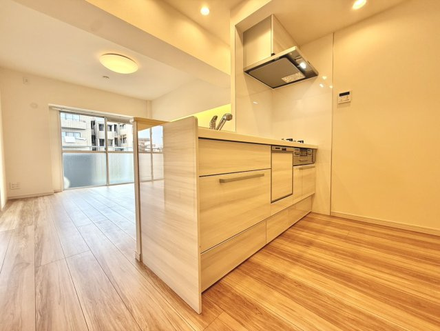 コープ野村バードウッド鶴見弐番館のキッチン|【施工事例】
日常の使いやすさとデザイン性を兼ね備えたバランスの良いキッチンです。