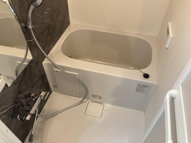 エフプレスト入谷の浴室