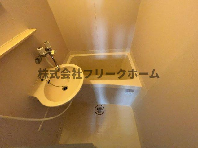 武蔵野市中町３丁目のアパートの浴室