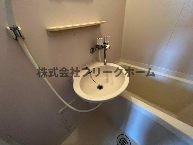 武蔵野市中町３丁目のアパートの洗面所