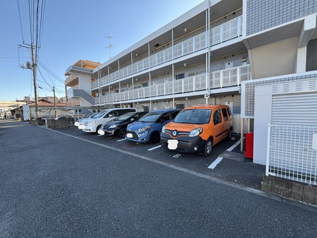 エルフィール橋本の駐車場