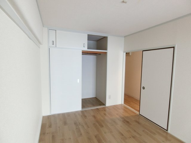 エルフィール橋本の洋室