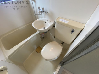 浴室内にトイレがあります♪