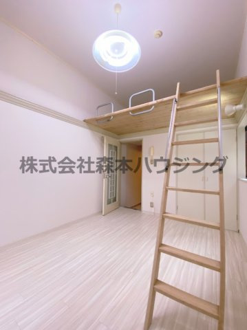 【洋室】 | 　アイリス野崎 | 落ち着いた色調の洋室です