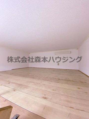 【寝室】 | 　アイリス野崎 | ロフトスペースです