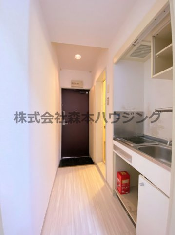 【内装】 | 　アイリス野崎 | 明るい色調の室内です