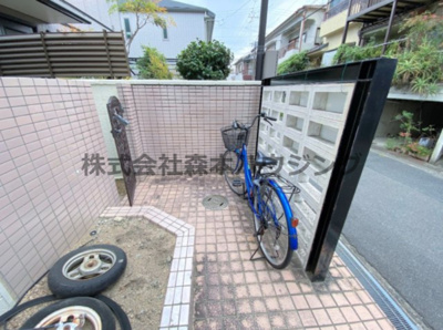 【その他共用部分】 | 　アイリス野崎 | 駐輪場です
