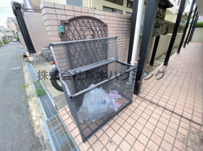 【その他共用部分】 | 　アイリス野崎 | 専用ごみ置き場です