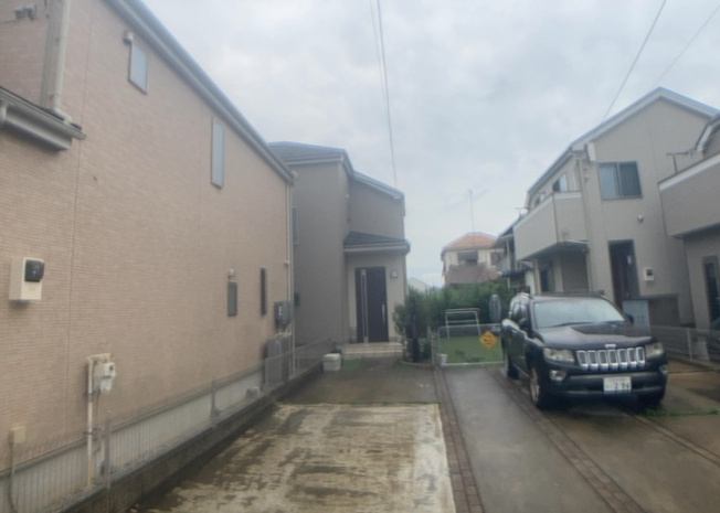 【構造・工法・仕様】 | 木造住宅とは土台、壁、柱など建築物の強度を支える構造体の材に木が使用されている構造を指します。構造体は建物の自重を支えるだけではなく風圧や水圧、積裁荷重などあらゆる衝撃に耐えるための基礎です。